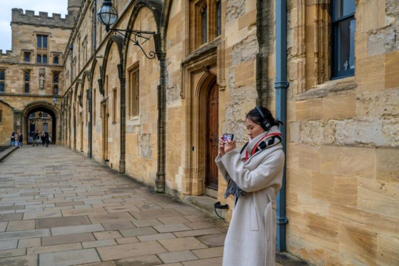 Enchanted Oxford: A Christmas Walking Tour - Bridge of Sighs