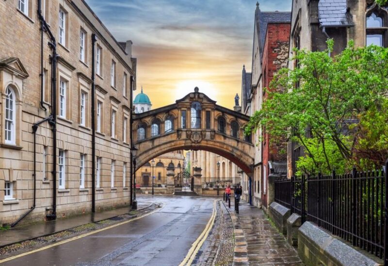 Enchanted Oxford: A Christmas Walking Tour - Academic Legends