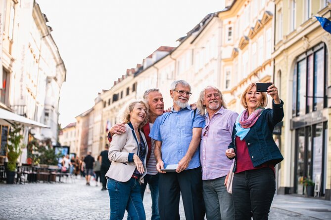 Enchanting Český Krumlov Walking Tour: Echoes of the Past - Navigating the Meandering Vltava River