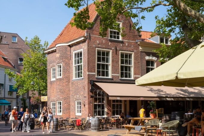 Enchanting Delft Romantic Quest Walking Tour - Unique Experiences
