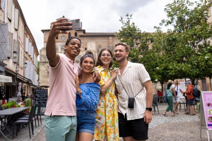 Enchanting Delft Romantic Quest Walking Tour - Reservation Details