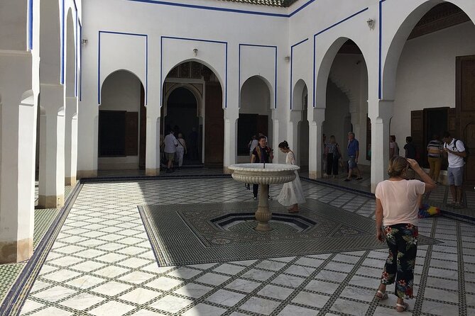 Enchanting Half-Day Journey of Marrakech Into History & Culture. - Observing Street Performers and Artists