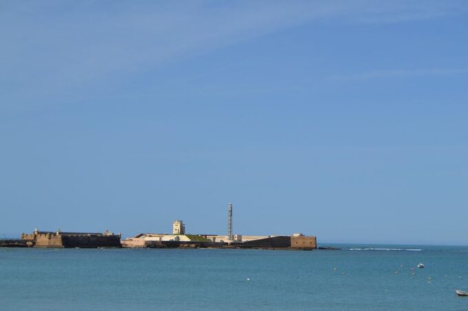 English Cádiz Tour: Walking Tour With Local Guide - Panoramic Views and Friendly Atmosphere