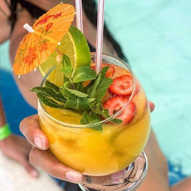 Enjoy an Unforgettable Dinner at Fénix Beach - Key Points