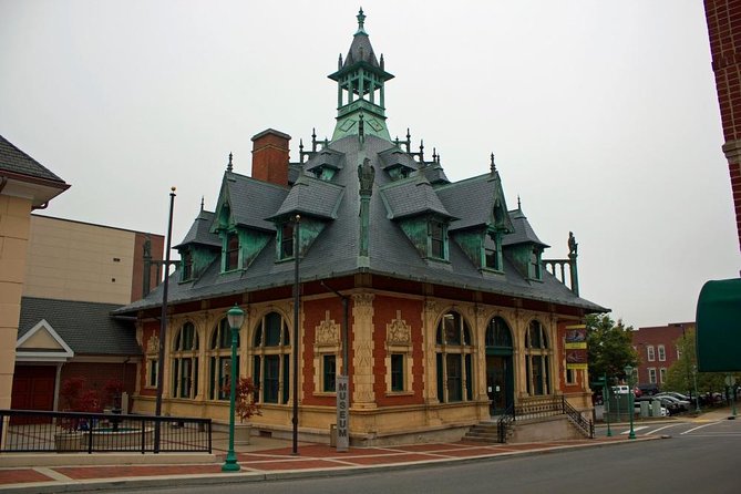 Epic Clarksville Scavenger Hunt: Tennessees Top Spot! - Key Points
