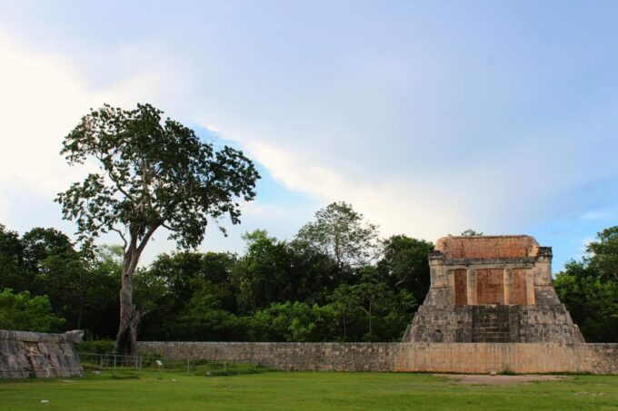 Equinox Splendor: Chichén Itzá Sunset Tour - Mayan Village Experience