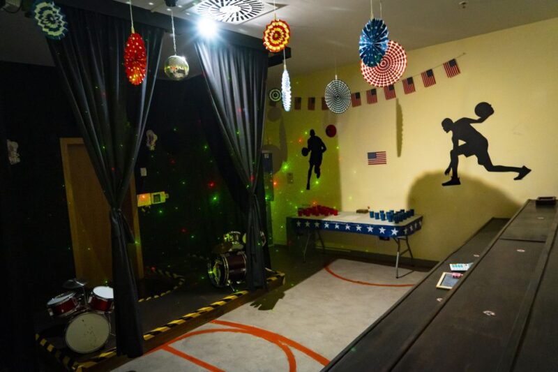 Escape Rooms 50S Rock and Roll at Holidayworld - Inclusions and Exclusions