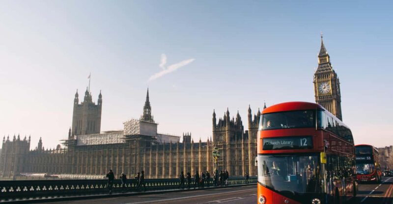 Essential London Audiotour - History and Anecdotes - Witness Buckingham Palace Guards