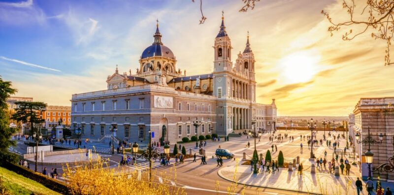 Essential Madrid: Walking Tour of the Historic Center - Discover Madrids Iconic Landmarks