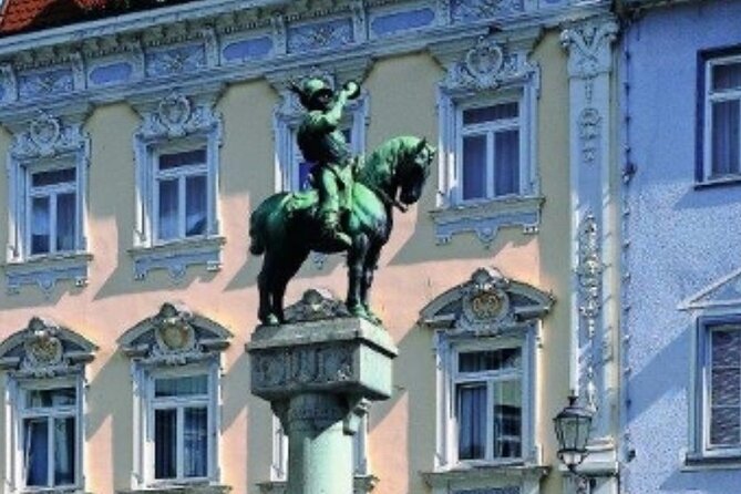 Esslingen Fountain Tour With Picnic From a Locals Perspective - Experience Highlights