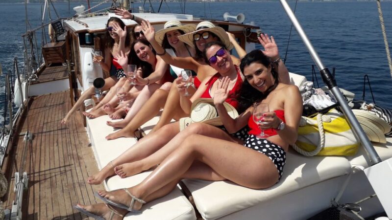 Estepona: Dolphin Watching Sailboat Cruise With Drink - Meeting Point and Essentials to Bring