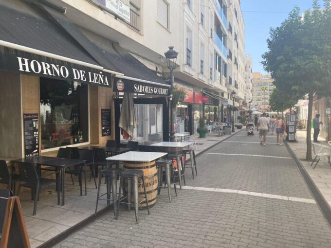 Estepona: Harbor Tour and Tapas Tasting in Estepona Old Town - Authentic Spanish Cuisine