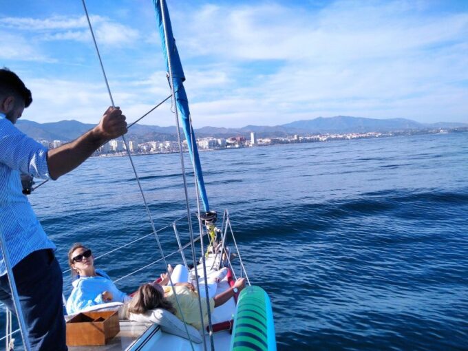 Estepona Sailing Experience: Boat Tour With Drinks & Picnic - Drinks and Snacks Menu