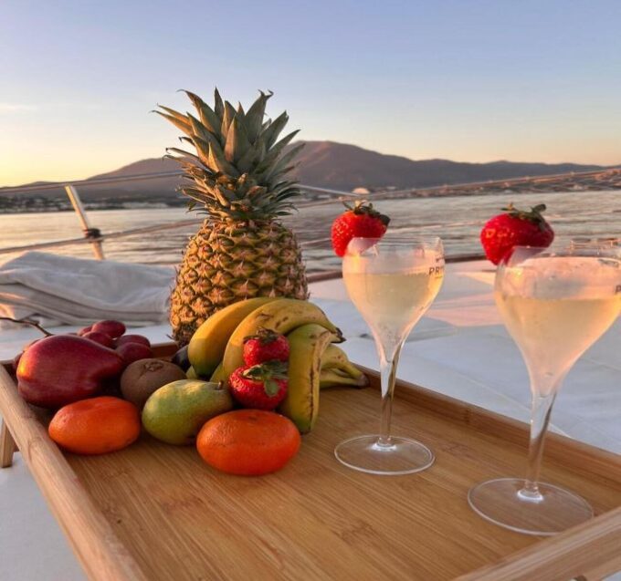 Estepona: Sea Cruise in Search of Dolphins/Drink & Snacks - Practical Information and Tips