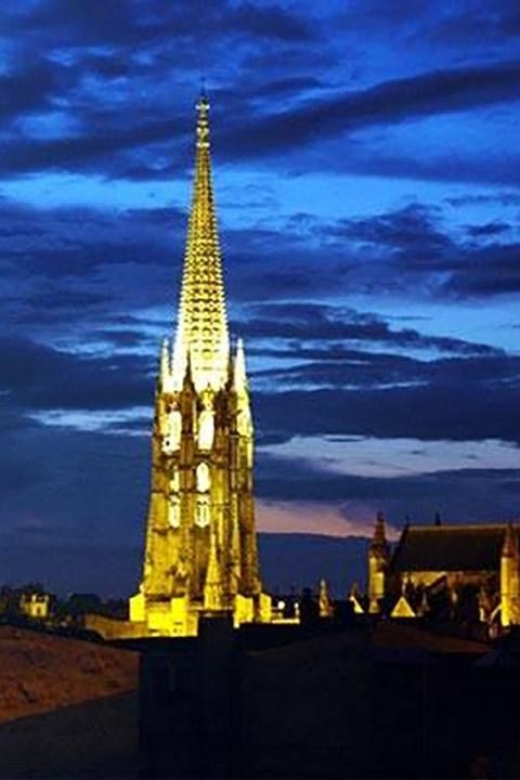 Eternal & Haunting Echoes - Bordeauxs Enigmatic Ghost Tour - Tragic Love Stories Unveiled