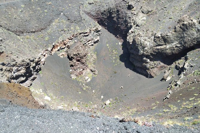Etna Wine: Discovering the Volcano & Enjoying a Wine Tasting - Etna Wines Distinctive Flavors