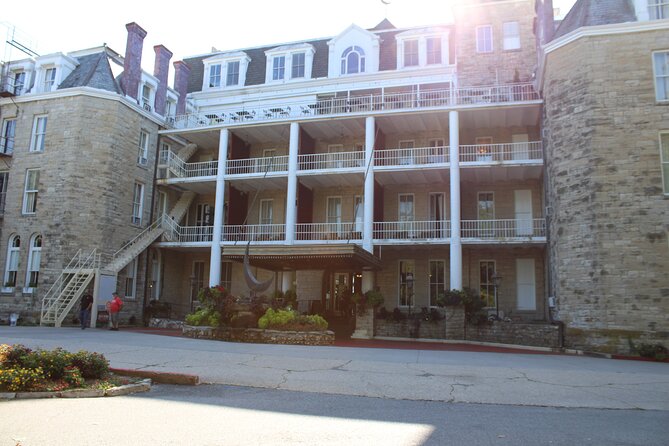 Eureka Springs Self Guided App GPS Famous Ghost's Walking Tour - Using the WalknTours App