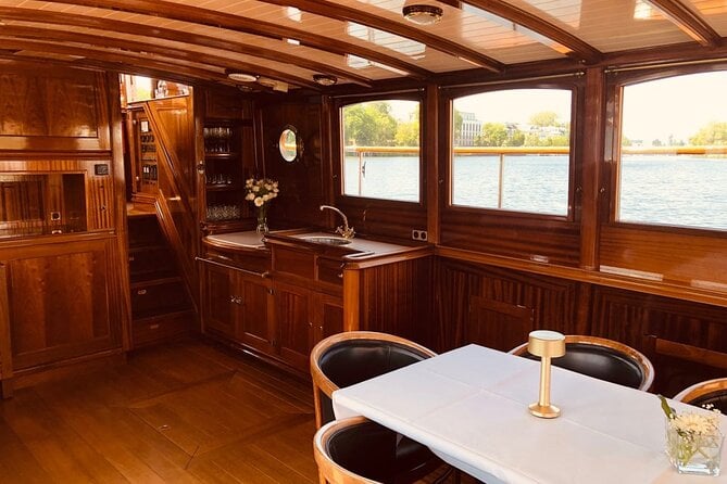 Evening Aperitif Tour Aboard the Motor Yacht Fitzgerald - Highlights and Impressions
