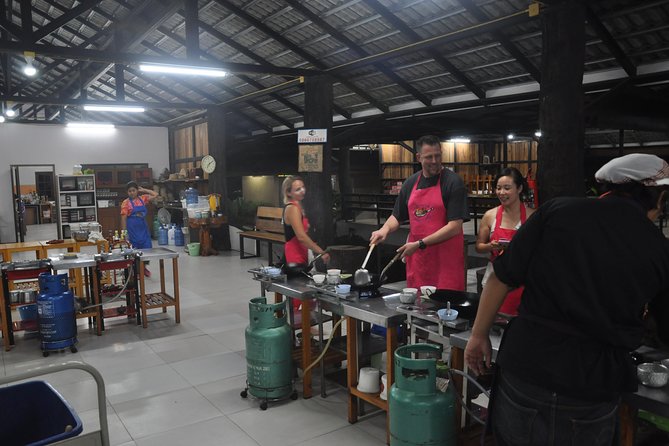 Evening Cooking Class in Organic Farm With Local Market Tour - Inclusions and Amenities