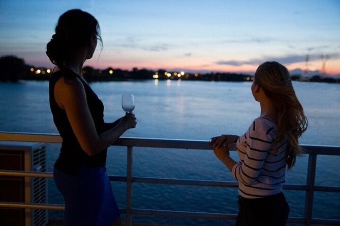 Evening Cruise in Montreal - Amenities on Board