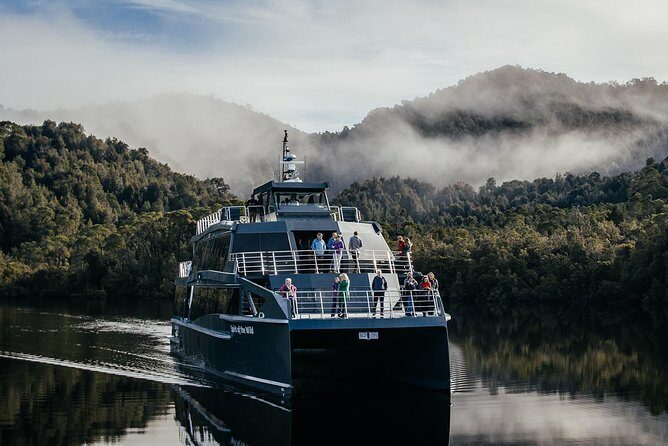 Evening Dinner Cruise - Discovering the Best of Tasmania: The Evening Dinner Cruise in Strahan