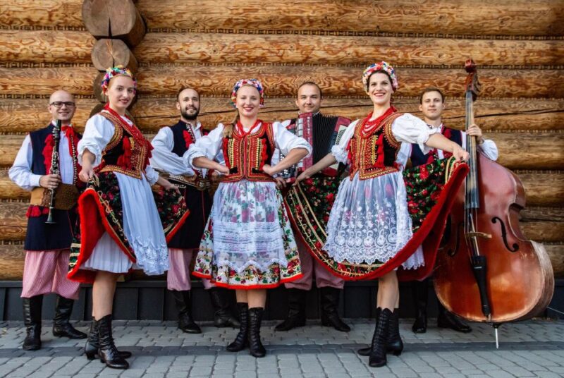 Evening Folk Show, Singing, Dancing and Delicious Food! - Getting to Skansen Smaków