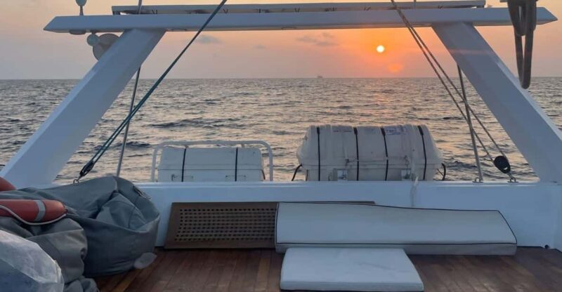 Evening Getaway and Cocktail Dinner in a Maxi-Catamaran - Key Points
