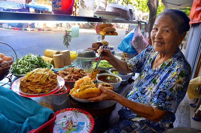 Evening Hoi An Food Tour by Bike - Highlights of the Experience