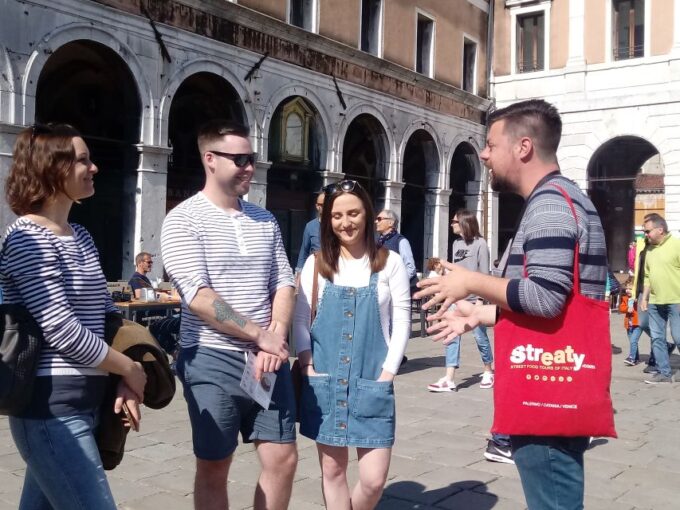 Evening in Venice With a Local: Food and Wine Tasting Tour - Meeting Point and Guide