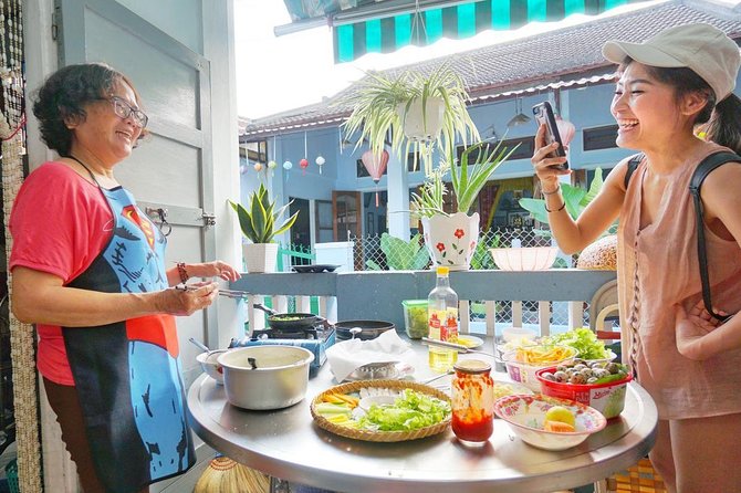 Evening Walking Food Tour in Hoi An - Accessibility and Traveler Limit
