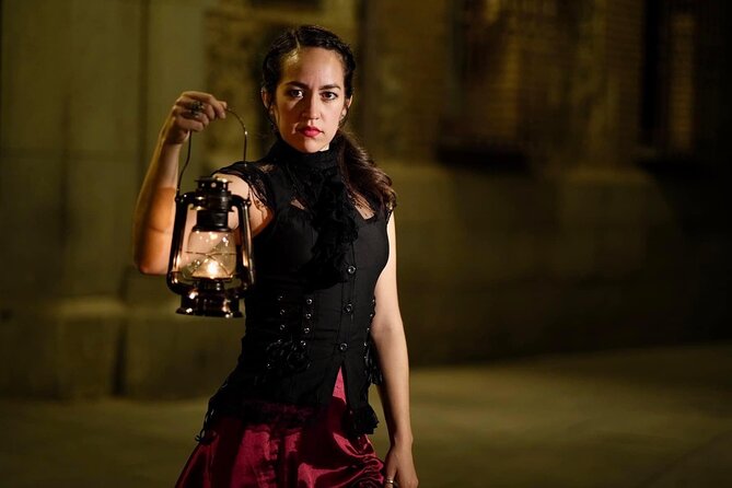 Evening Walking Tour: Spanish Inquisition & Legends of Old Madrid - Costumed Storyteller Experience