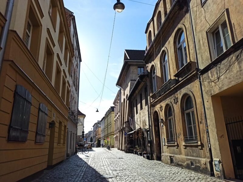 Evening Walking Tour With Snacks In Old Jewish Quarter - Key Points