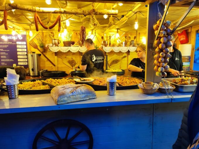 Evening Walking Tour With Snacks In Old Jewish Quarter - Expert Guides Local Insights