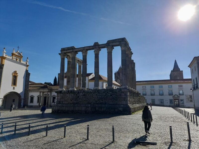 ÉVORA AND MONSARAZ FULL DAY PRIVATE TOUR BY CAR - Key Points