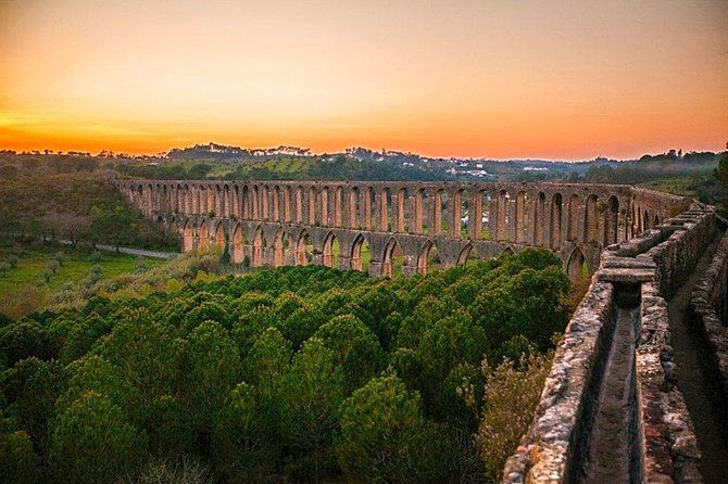 Évora Full Day Tour From Lisbon With Traditional Lunch and Wine Tasting - Savor a Traditional Local Lunch