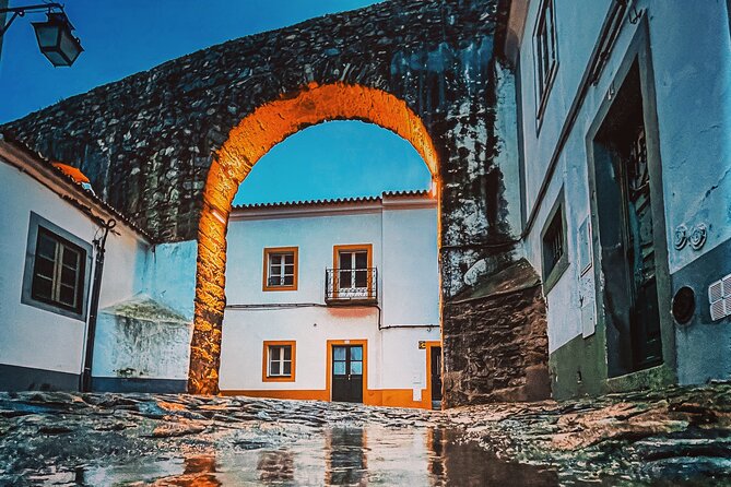 EVORA & MONSARAZ FULL-DAY PRIVATE TOUR With Winery, Cork & Gourmet Tavern - Exploring Evora