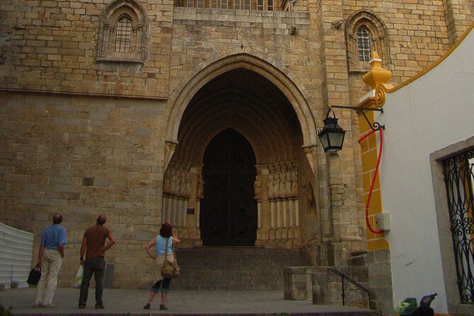 Évora Private Walking Tour With a Professional Guide - Pricing and Availability