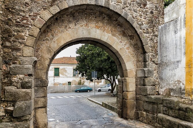 Évora Scavenger Hunt and Sights Self-Guided Tour - Highlights of Évora
