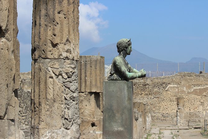 Excavations of Pompeii. Tourist Guide and Skip-The-Line Ticket - Exploring the Ruins