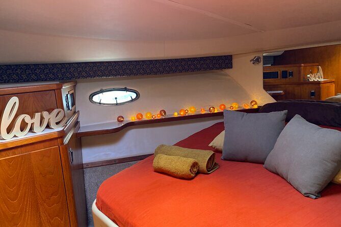 Exceptional whale watching in a Tahiti Yacht - FAQs