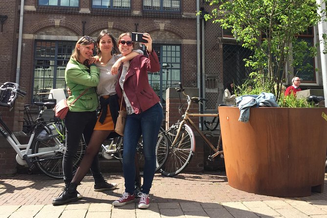 Exciting Murder Mystery - Interactive City Walk in Bruges - Remote Guidance and Game Instructions