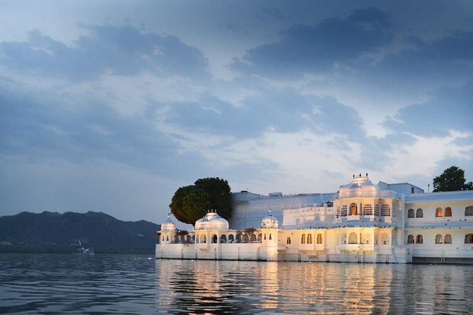 Exclusive 1-Day Udaipur Tour With High End SUV Car. - Udaipur Sightseeing Tour
