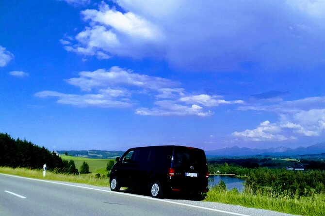 EXCLUSIVE 3 Royal Castle SKIP-THE LINE Tour of Neuschwanstein + Linderhof + Hohenschwangau From Munich - Castle Accessibility and Requirements