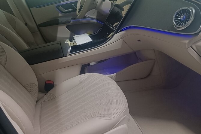 Exclusive Green Airport Limousine Service - Pickup and Meeting Details