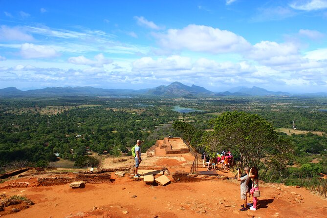 Exclusive Guided Tour of 10 Days With a Licensed Chauffeur Guide - Included Amenities