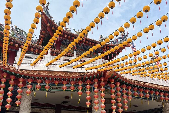 Exclusive Half Day Batu Caves and Private City Tour Kuala Lumpur - Twin Towers Photo Stop