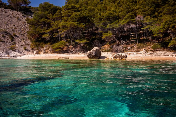 Exclusive Private Tour: Red Rocks & Pakleni Islands - Health and Accessibility
