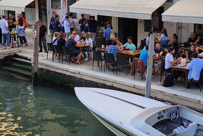 Exclusive Private Wine Lovers Photo Tour in Venice Cannaregio - Capturing Venetian Moments Through Photos