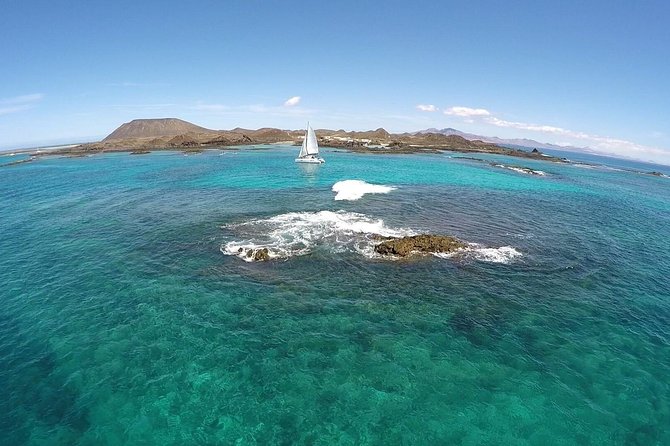 Exclusive Sailing Catamaran Experience to Lobos Island With Lunch and Drinks - Intimate Group Excursion