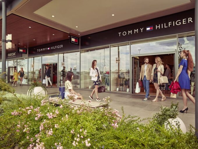 Exclusive Shopping in Fashion Arena Outlet Prague - Time Constraints and Pricing